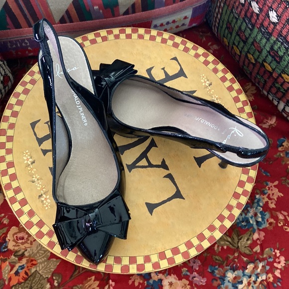 Donald J. Pliner Black Patent Leather Slingbacks with Bow by Lisa - Picture 9 of 9